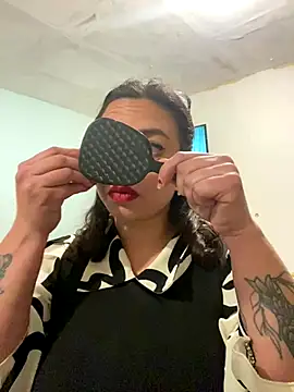 Snapshot of Lucrecia_33 chatting on 12.15.25 Lucrecia 33 online show from 12.15.25