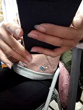 Haralushiaaa online show from 11.28.25