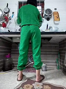 Snapshot of Haralushiaaa chatting on 02.14.26 Haralushiaaa online show from 02.14.26