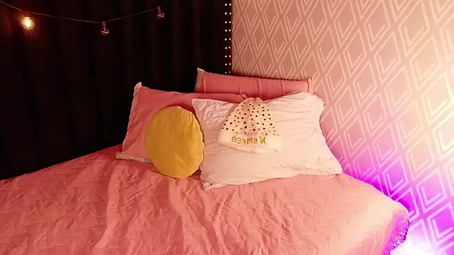 littleebluee online show from 12.05.25