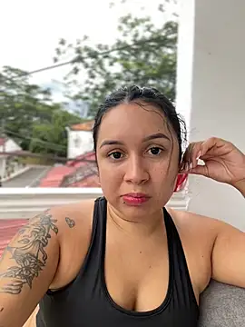 Snapshot of Pretty_Isadora chatting on 12.12.24 Pretty Isadora online show from 12.12.24