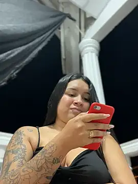 Snapshot of Pretty_Isadora chatting on 12.15.24 Pretty Isadora online show from 12.15.24