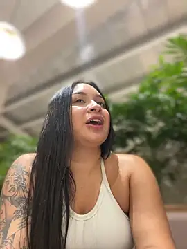 Snapshot of Pretty_Isadora chatting on 12.19.24 Pretty Isadora online show from 12.19.24