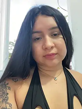 Snapshot of Pretty_Isadora chatting on 12.29.24 Pretty Isadora online show from 12.29.24