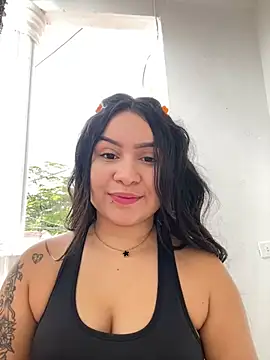 Snapshot of Pretty_Isadora chatting on 12.30.24 Pretty Isadora online show from 12.30.24