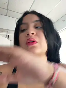 Snapshot of Pretty_Isadora chatting on 12.30.24 Pretty Isadora online show from 12.30.24