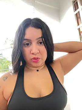 Snapshot of Pretty_Isadora chatting on 01.07.25 Pretty Isadora online show from 01.07.25