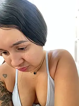 Snapshot of Pretty_Isadora chatting on 01.08.25 Pretty Isadora online show from 01.08.25