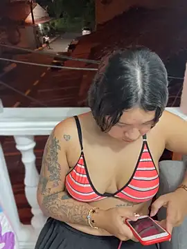 Snapshot of Pretty_Isadora chatting on 01.11.25 Pretty Isadora online show from 01.11.25