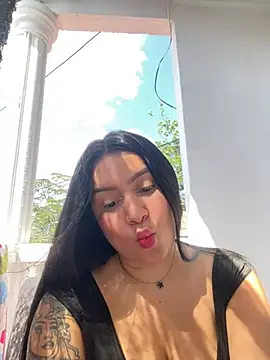 Snapshot of Pretty_Isadora chatting on 01.19.25 Pretty Isadora online show from 01.19.25