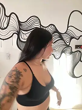 Snapshot of Pretty_Isadora chatting on 01.27.25 Pretty Isadora online show from 01.27.25