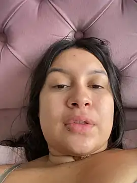 Snapshot of Pretty_Isadora chatting on 01.30.25 Pretty Isadora online show from 01.30.25