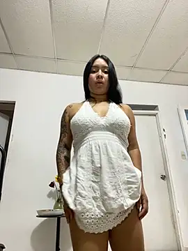 Snapshot of Pretty_Isadora chatting on 01.30.25 Pretty Isadora online show from 01.30.25