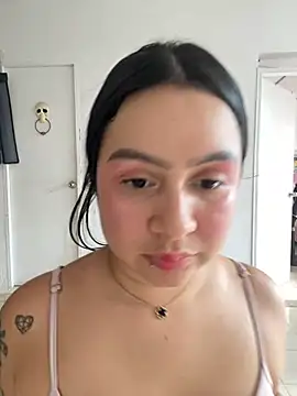 Snapshot of Pretty_Isadora chatting on 02.04.25 Pretty Isadora online show from 02.04.25