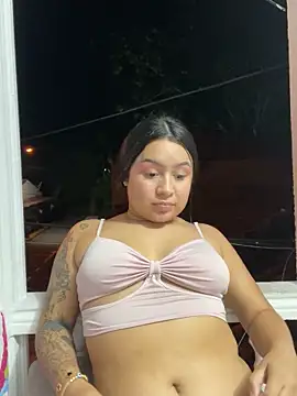 Snapshot of Pretty_Isadora chatting on 02.05.25 Pretty Isadora online show from 02.05.25