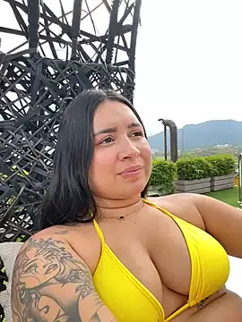 Snapshot of Pretty_Isadora chatting on 02.06.25 Pretty Isadora online show from 02.06.25