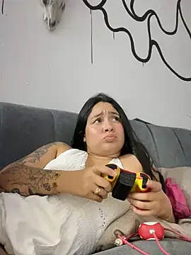 Snapshot of Pretty_Isadora chatting on 02.14.25 Pretty Isadora online show from 02.14.25