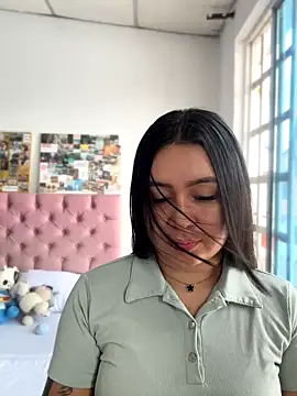 Snapshot of Pretty_Isadora chatting on 10.04.25 Pretty Isadora online show from 10.04.25