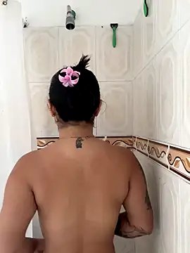 Pretty Isadora online show from 11.25.25