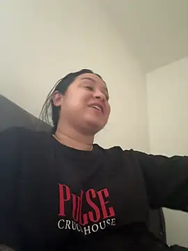 Pretty Isadora online show from 04.10.26