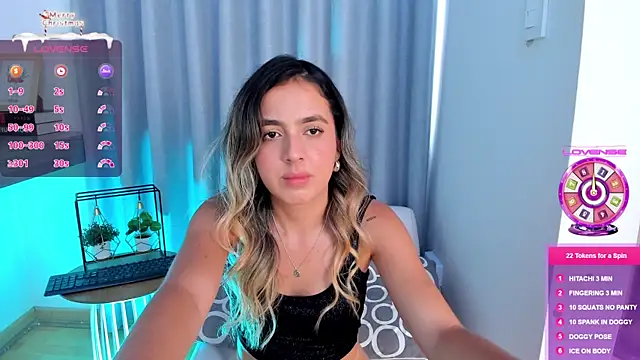 Snapshot of Lucyortiz_ chatting on 12.18.24 Lucyortiz online show from 12.18.24