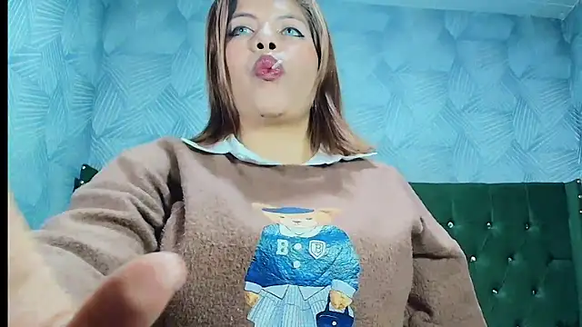 CurvyJulieth online show from 05.04.26