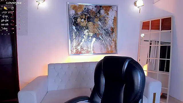 VictoriaMilan  online show from 02.08.25