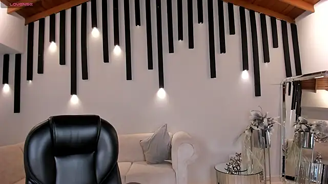 VictoriaMilan  online show from 02.12.25