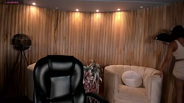 VictoriaMilan  online show from 03.02.25