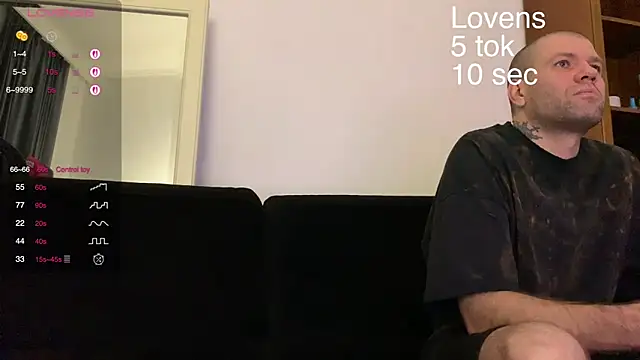 Snapshot of Sexy_Sweets chatting on 10.10.25 Sexy Sweets online show from 10.10.25