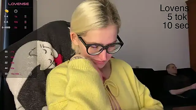 Snapshot of Sexy_Sweets chatting on 10.21.25 Sexy Sweets online show from 10.21.25