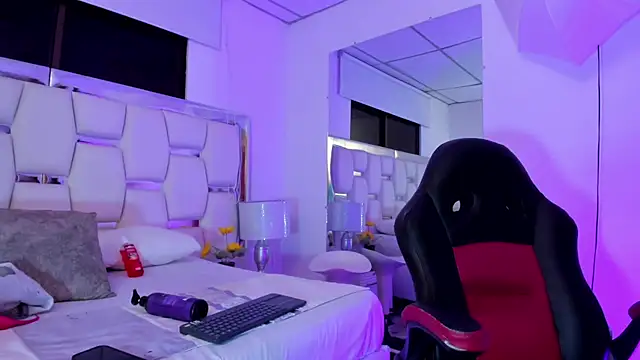 Snapshot of Naomi-Haruno chatting on 01.08.25 Naomi-Haruno online show from 01.08.25