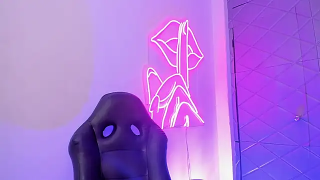 Snapshot of Naomi-Haruno chatting on 02.25.26 Naomi-Haruno online show from 02.25.26