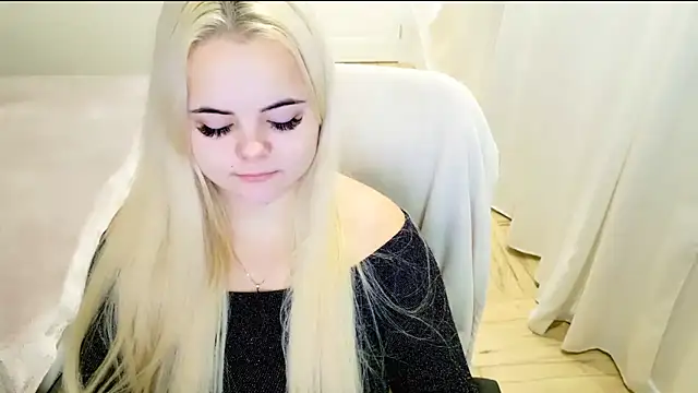 lovely-eyes online show from 12.30.24