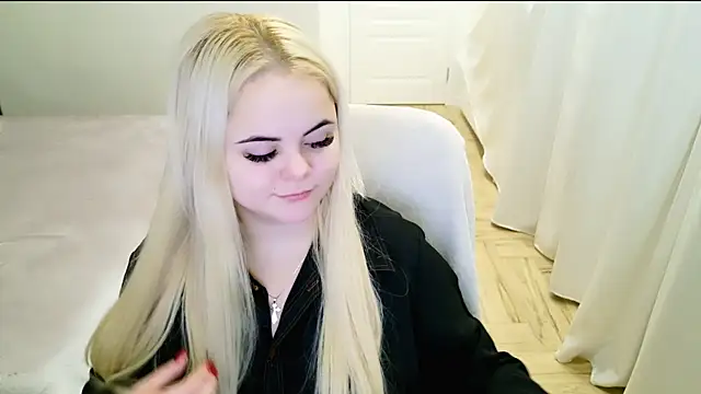 lovely-eyes online show from 01.22.25