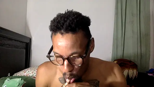 Snapshot of KingDerRico chatting on 09.15.25 KingDerRico online show from 09.15.25