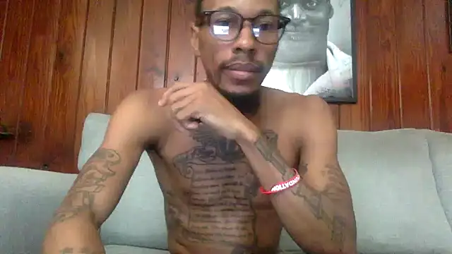 Snapshot of KingDerRico chatting on 09.21.25 KingDerRico online show from 09.21.25