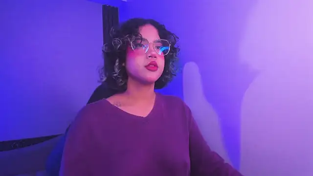 Snapshot of blue_koi chatting on 12.05.24 blue koi online show from 12.05.24