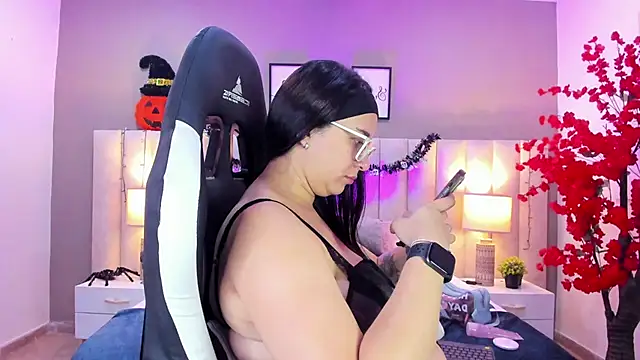 Snapshot of sara_parker069 chatting on 10.30.25 sara parker069 online show from 10.30.25