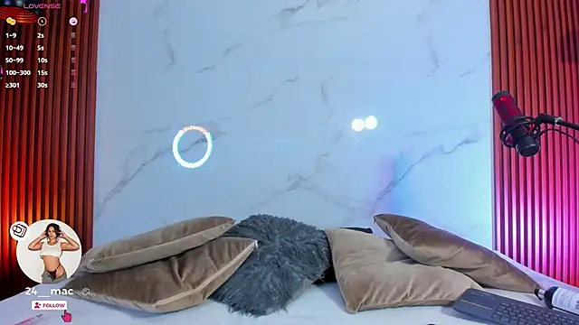 Snapshot of amelie_leigh chatting on 12.23.24 amelie leigh online show from 12.23.24