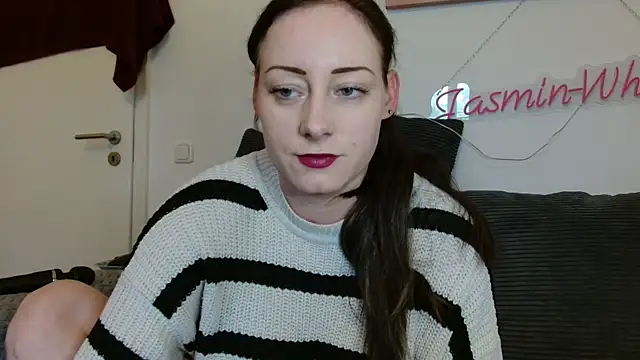 Snapshot of Jasmin-White chatting on 04.29.26 Jasmin-White online show from 04.29.26