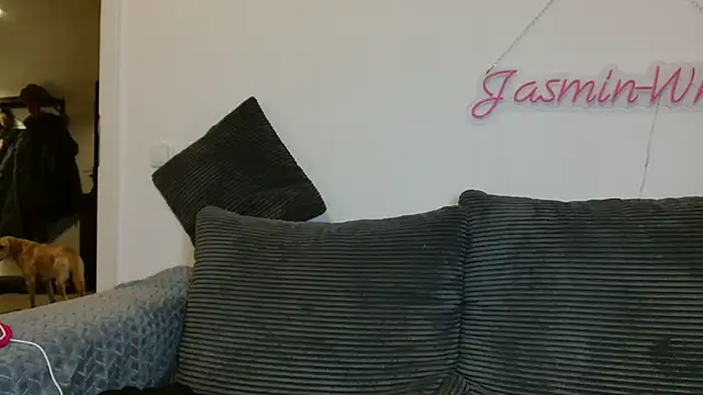 Snapshot of Jasmin-White chatting on 05.23.26 Jasmin-White online show from 05.23.26