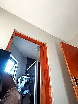 Snapshot of Mayo01_ chatting on 10.22.25 Mayo01  online show from 10.22.25