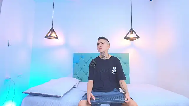 Tinny and Candy online show from 02.11.25