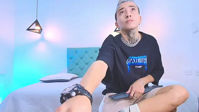 Tinny and Candy online show from 03.07.25