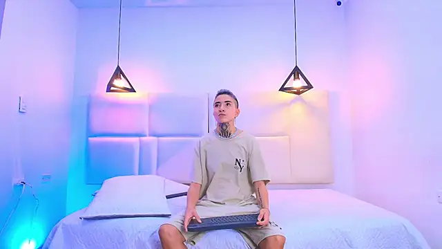 Tinny and Candy online show from 03.21.25