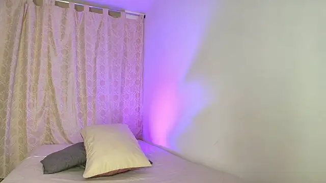 Tinny and Candy online show from 04.08.26