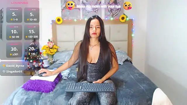 Snapshot of valentina_hearts chatting on 12.17.24 valentina hearts online show from 12.17.24
