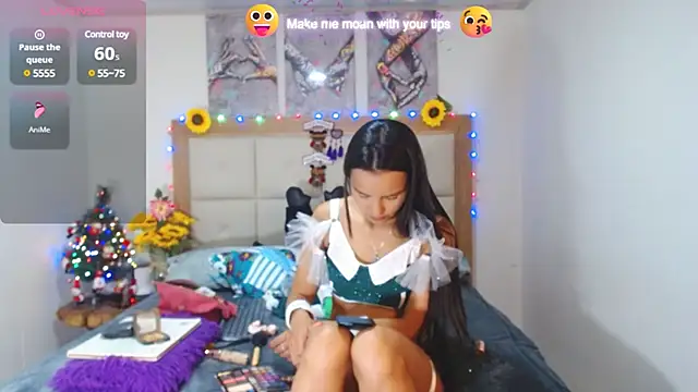 Snapshot of valentina_hearts chatting on 12.24.24 valentina hearts online show from 12.24.24