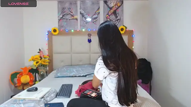 Snapshot of valentina_hearts chatting on 01.13.25 valentina hearts online show from 01.13.25